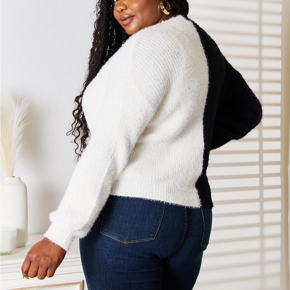 NEW Woven Right Two Tone Fuzzy Knit Button Front V-Neck Cardigan Sweater - Picture 5 of 10